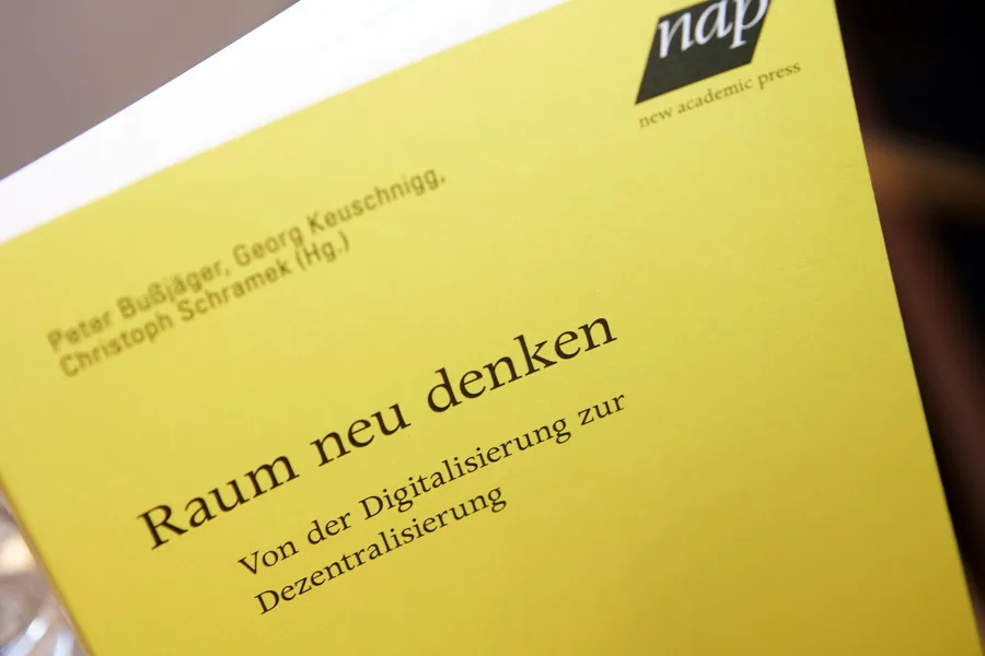 Buchbeitrag „Raum neu denken — Von der Digitalisierung zur Dezentralisierung“