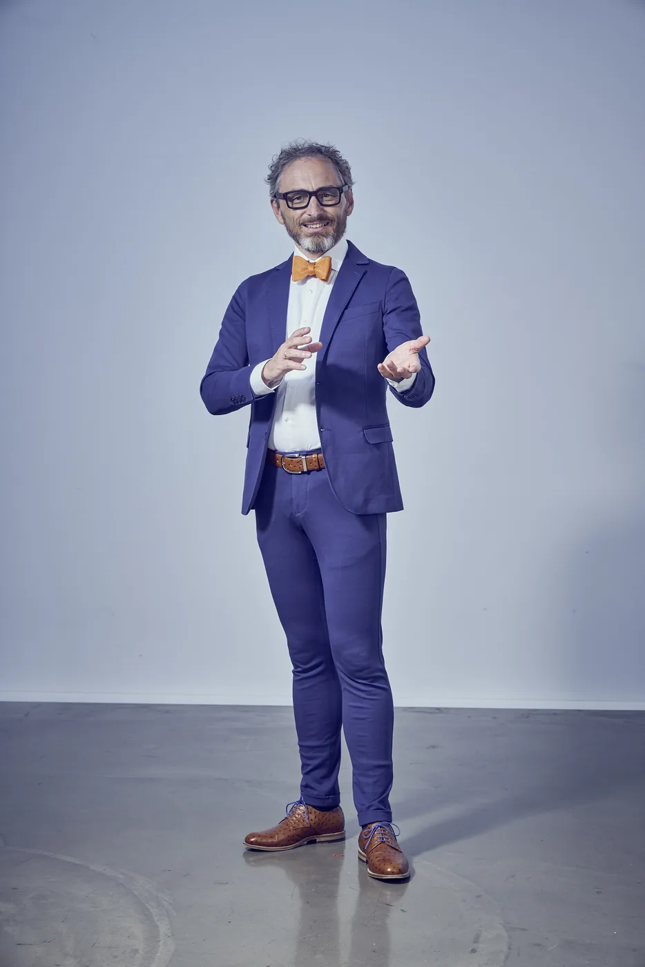 Christoph Holz, lächelnd, mit blauer Fliege